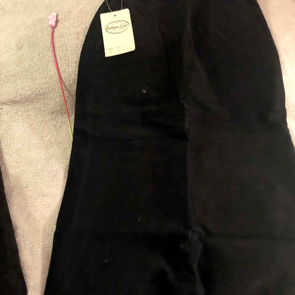 Traditions Ltd- Black leather skirt-Size 6
